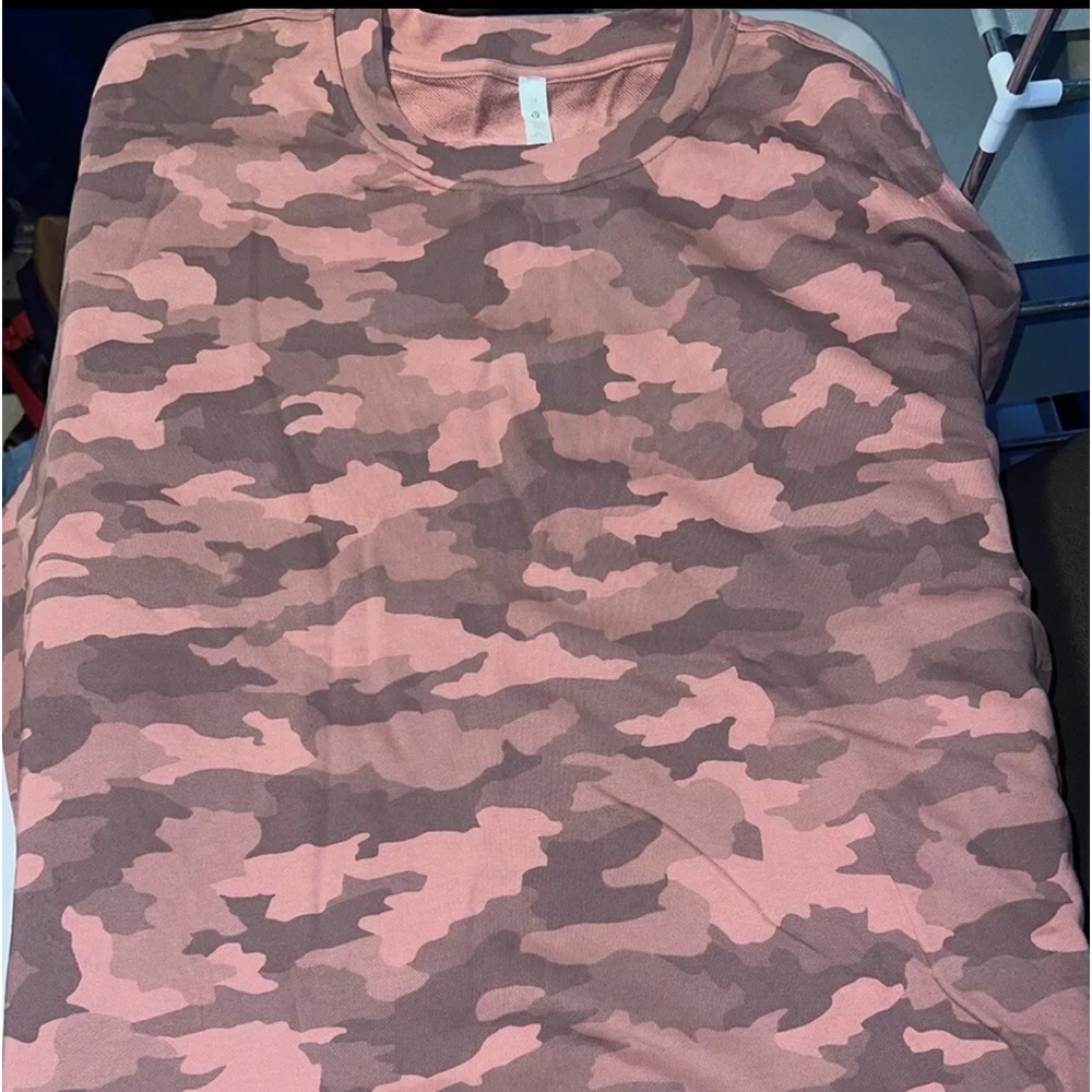 Lululemon camo crew neck sweat shirt